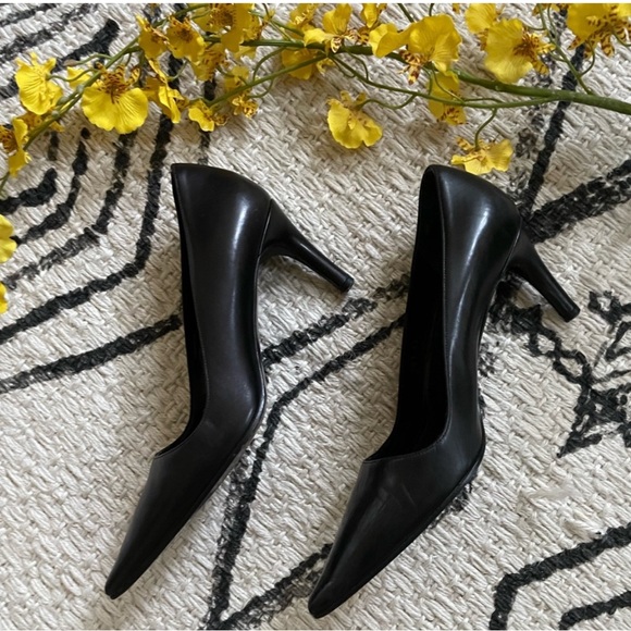 Authentic Gucci Pumps - Picture 4 of 12